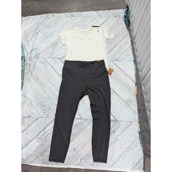 Reebok NWT XL White Active Tshirt and 1X Grey Skinny High Rise Leggings - Picture 2 of 10